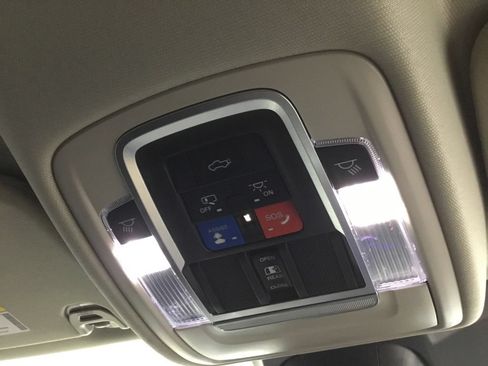 Used 2022 RAM 1500 Laramie AWD/4WD image 33