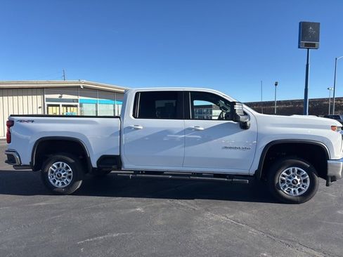 Used 2022 Chevrolet Silverado 2500 LT w/ Convenience Package image 6