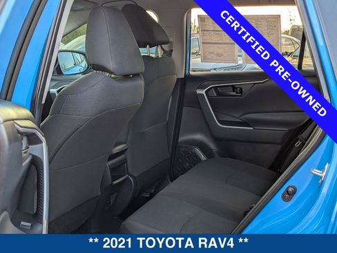 Used 2021 Toyota RAV4 LE image 14