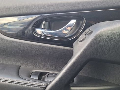 Certified 2022 Nissan Rogue Sport SL image 17