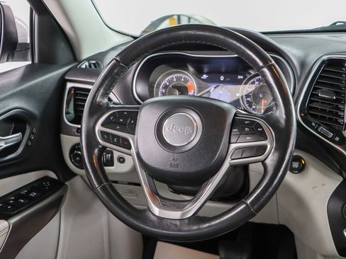 Used 2019 Jeep Cherokee Limited image 12