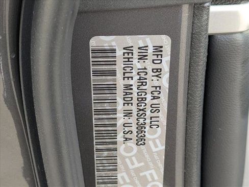 New 2025 Jeep Grand Cherokee Limited w/ Black Appearance Package image 18