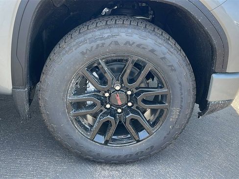 New 2025 GMC Sierra 1500 Elevation image 9