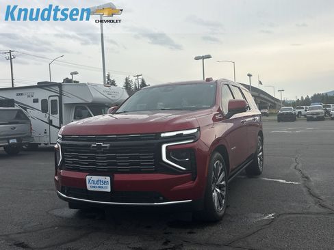 Used 2025 Chevrolet Tahoe High Country AWD/4WD image 3