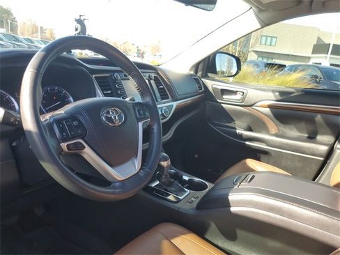 Used 2018 Toyota Highlander Limited Platinum image 14