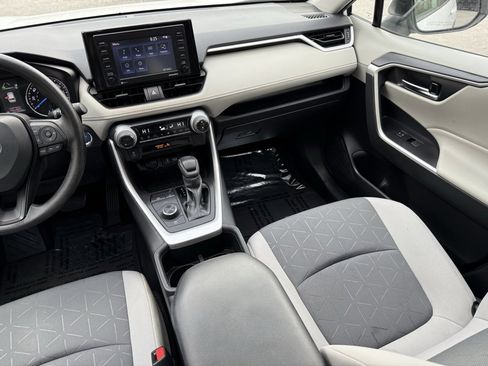Used 2022 Toyota RAV4 XLE image 29