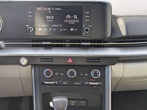 Used 2024 Kia Carnival LX image 18