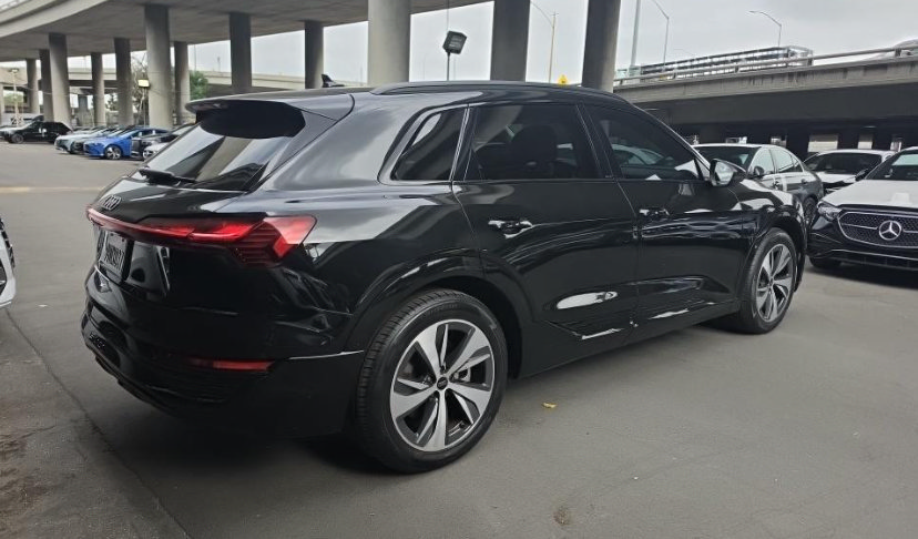 Used 2024 Audi Q8 e-tron Premium AWD/4WD image 3