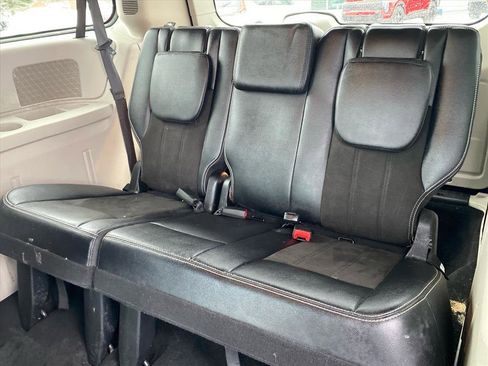 Used 2019 Dodge Grand Caravan SXT image 21