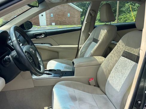 Used 2012 Toyota Camry XLE w/ Leather Pkg FWD image 13