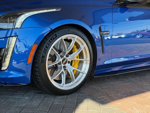 Used 2018 Cadillac CTS V w/ Luxury Package RWD image 88