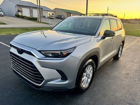 Used 2024 Toyota Grand Highlander AWD image 12