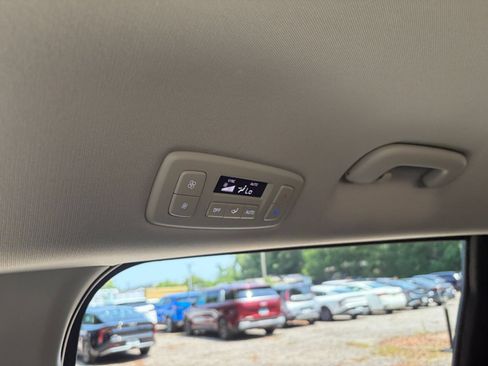 Used 2026 Kia Carnival FWD image 23