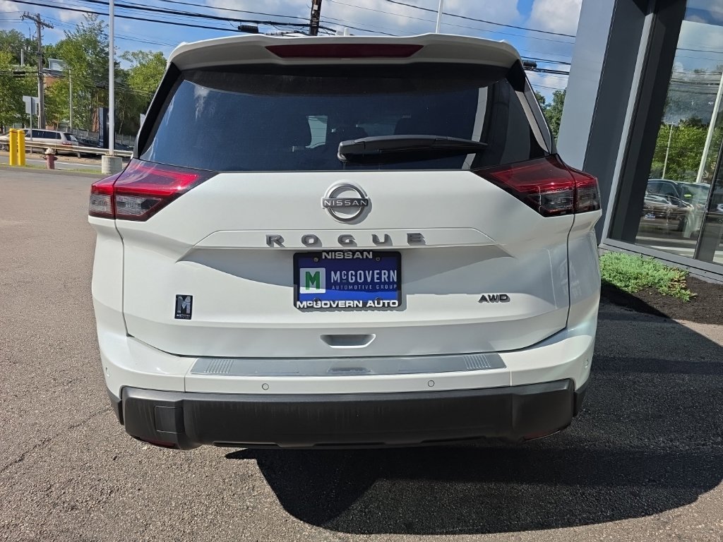 Certified 2026 Nissan Rogue SV AWD/4WD image 5