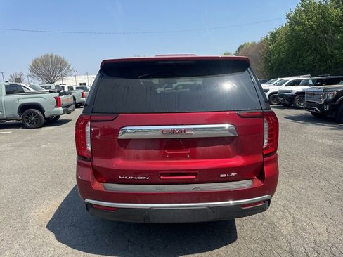Used 2024 GMC Yukon SLT w/ SLT Premium Package image 6