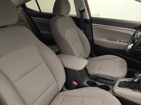 Used 2020 Hyundai Elantra SE FWD image 21