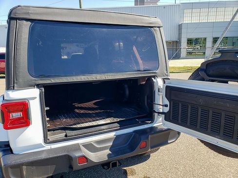 Used 2021 Jeep Wrangler Unlimited Sahara image 24