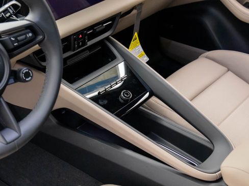 Certified 2025 Porsche Macan 4 Electric image 13