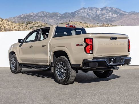 Used 2023 Chevrolet Colorado Z71 w/ Z71 Convenience Package 2 AWD/4WD image 8