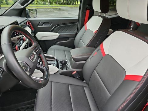 Used 2025 GMC Canyon AT4 w/ AT4X Package AWD/4WD image 19