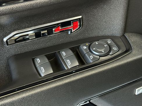 Used 2023 GMC Sierra 1500 AT4 w/ Technology Package AWD/4WD image 14