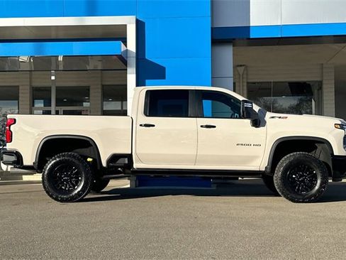 New 2026 Chevrolet Silverado 2500 ZR2 image 4