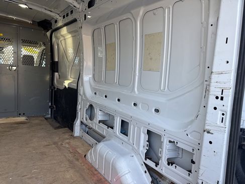 Used 2018 Ford Transit 250 148 Medium Roof image 10