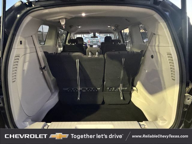 Used 2022 Chrysler Voyager LX FWD image 30