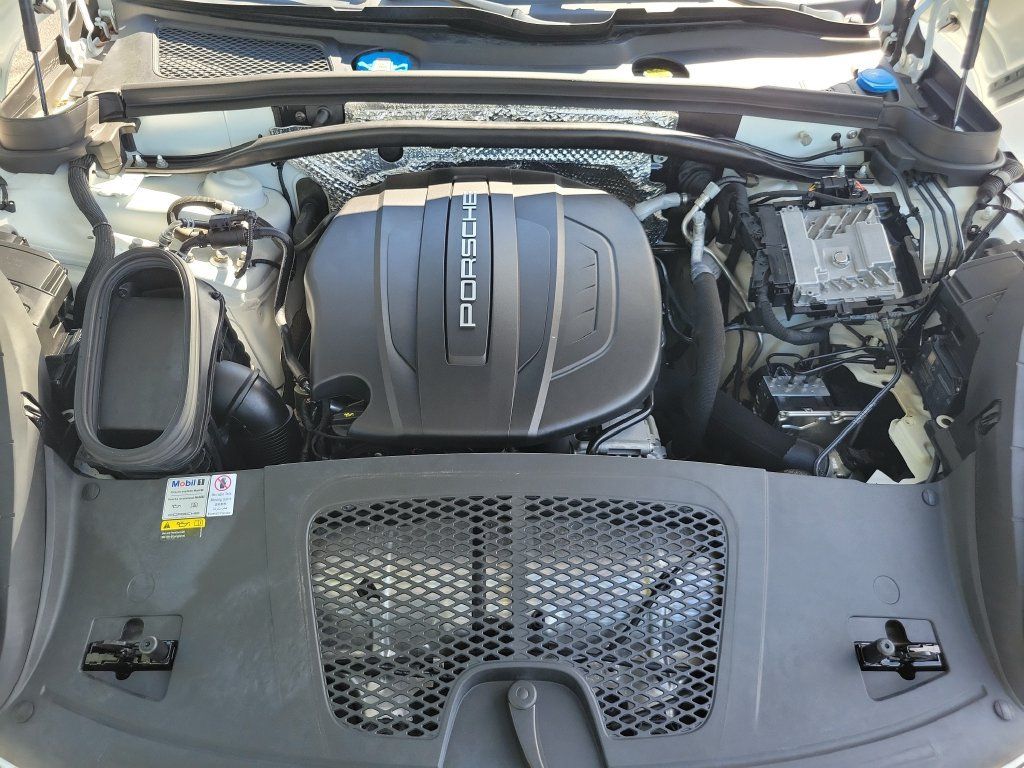 Used 2021 Porsche Macan AWD/4WD image 39