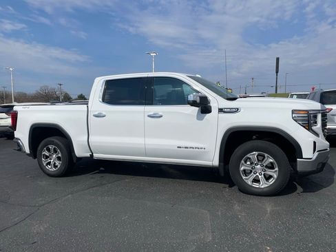 Used 2025 GMC Sierra 1500 SLT image 2