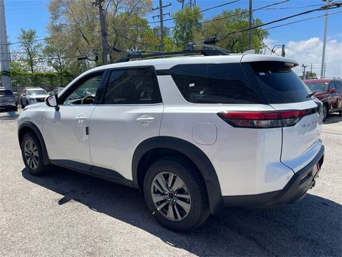 New 2025 Nissan Pathfinder SV w/ SV Premium Package image 6