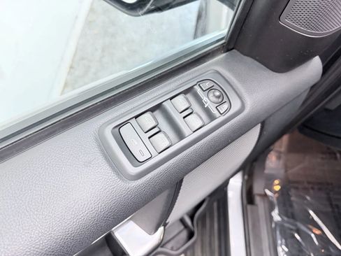Used 2016 Land Rover LR4 HSE image 15