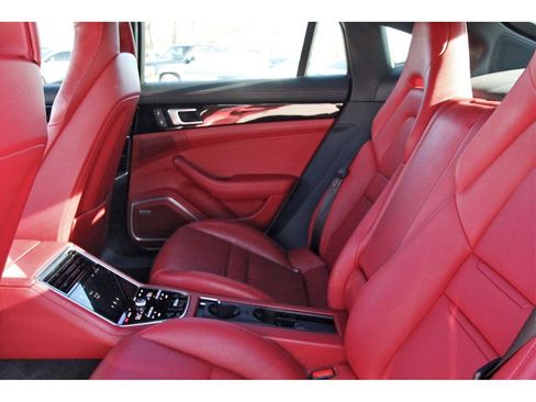 Used 2022 Porsche Panamera 4 image 38