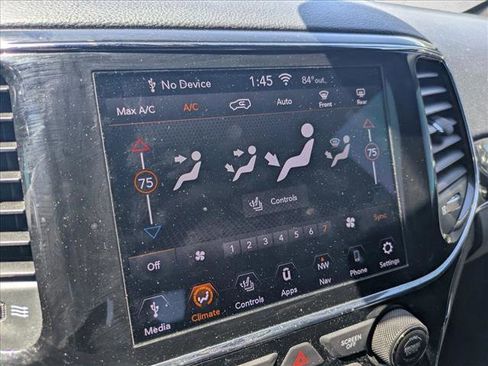 Used 2022 Chrysler Pacifica Touring-L FWD image 12