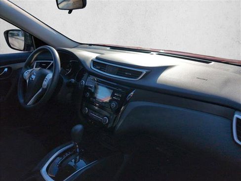 Used 2014 Nissan Rogue SV image 23