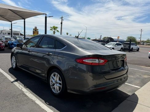 Used 2016 Ford Fusion SE FWD image 6