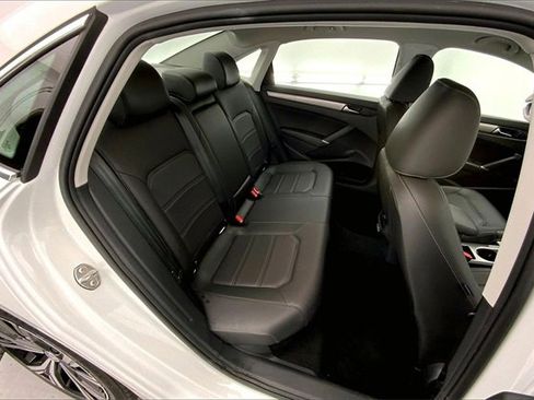 Used 2021 Volkswagen Passat 2.0T SE image 27