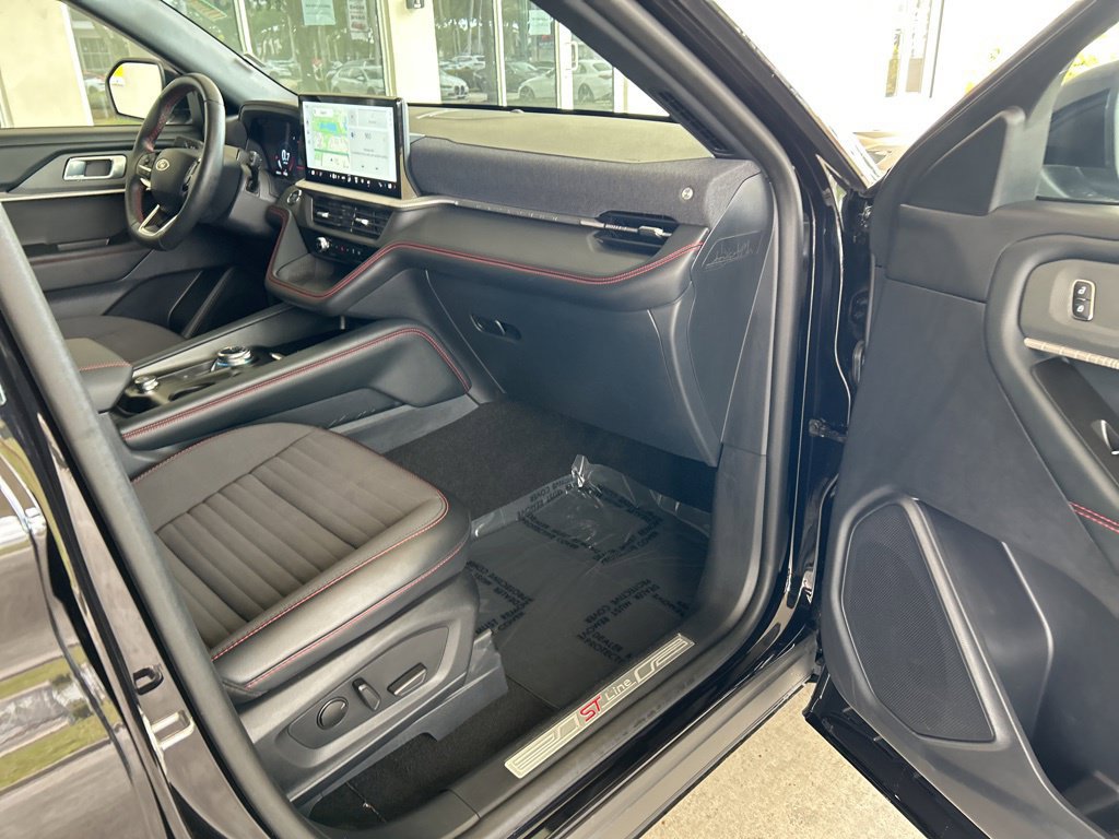 Used 2025 Ford Explorer ST-Line AWD/4WD image 22