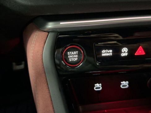 New 2025 Audi SQ5 Prestige image 25