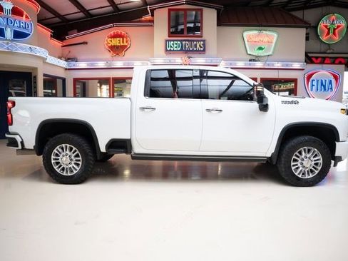 Used 2022 Chevrolet Silverado 2500 High Country w/ Technology Package image 6