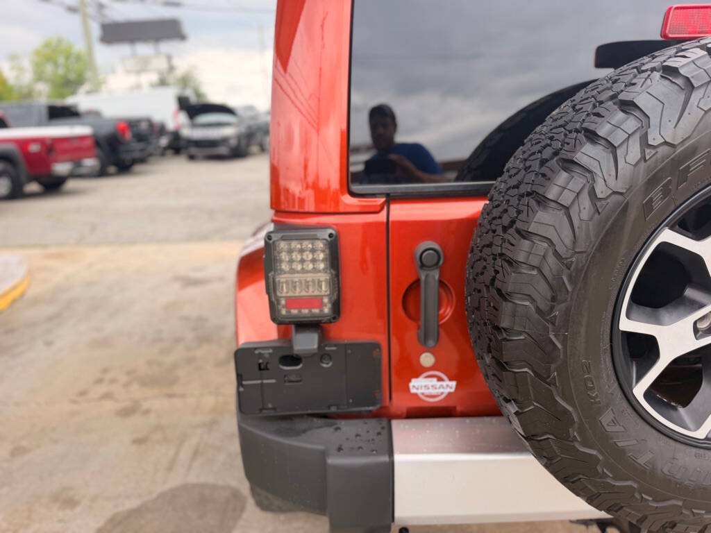 Used 2014 Jeep Wrangler Unlimited Sahara w/ Connectivity Group AWD/4WD image 10