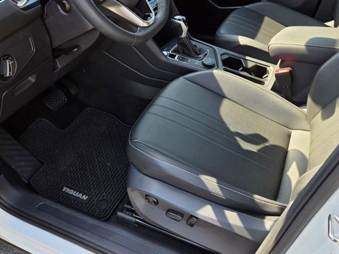 Used 2023 Volkswagen Tiguan SE w/ Panoramic Sunroof Package image 22