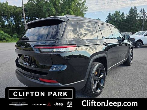 Used 2023 Jeep Grand Cherokee L Laredo AWD/4WD image 4