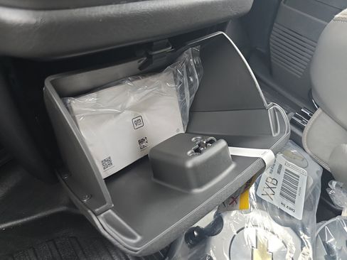 New 2025 Chevrolet Express 4500 Extended w/ Power Convenience Package image 29