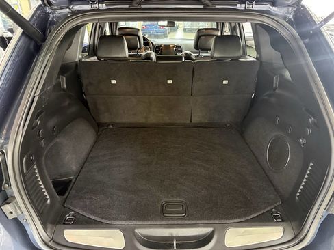 Used 2020 Jeep Grand Cherokee Limited w/ Luxury Group II image 9