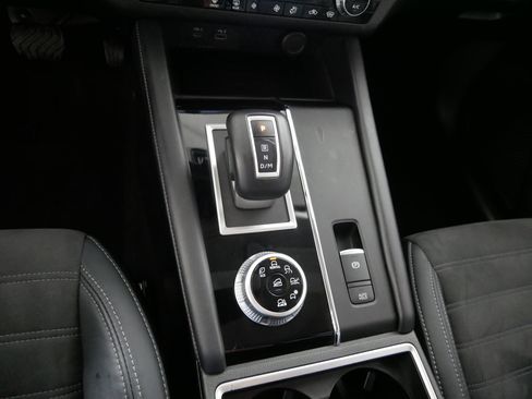 Used 2023 Mitsubishi Outlander SE image 24