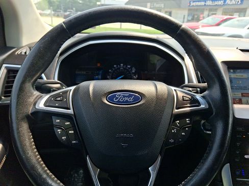 Used 2018 Ford Edge Titanium w/ Equipment Group 301A AWD/4WD image 22