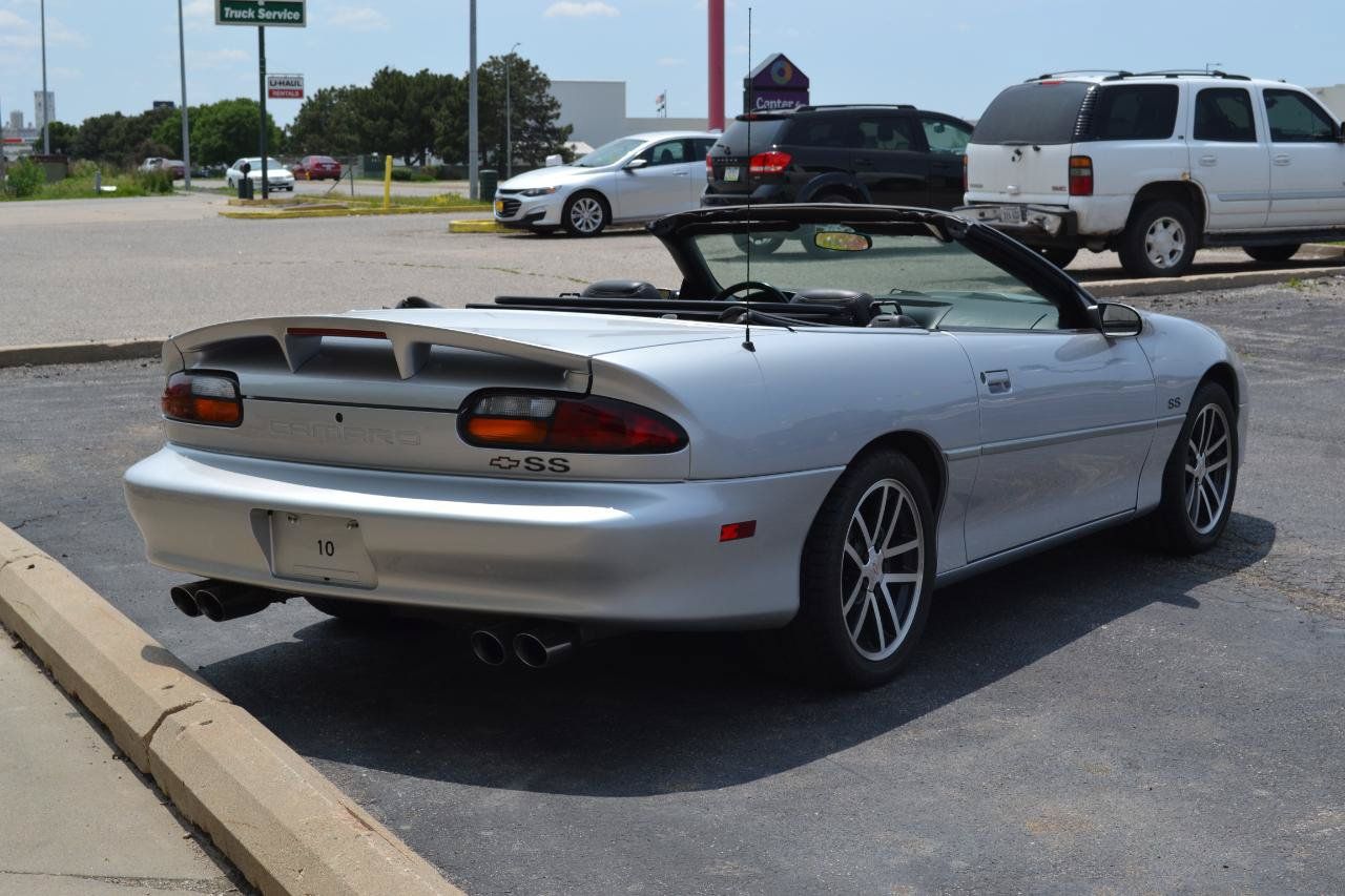 Used 2002 Chevrolet Camaro Z28 w/ SS Performance/Appearance Pkg RWD image 7