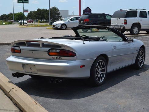Used 2002 Chevrolet Camaro Z28 w/ SS Performance/Appearance Pkg RWD image 7
