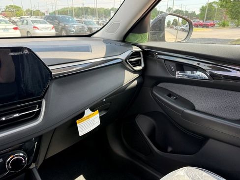 New 2026 Chevrolet TrailBlazer LT FWD image 16